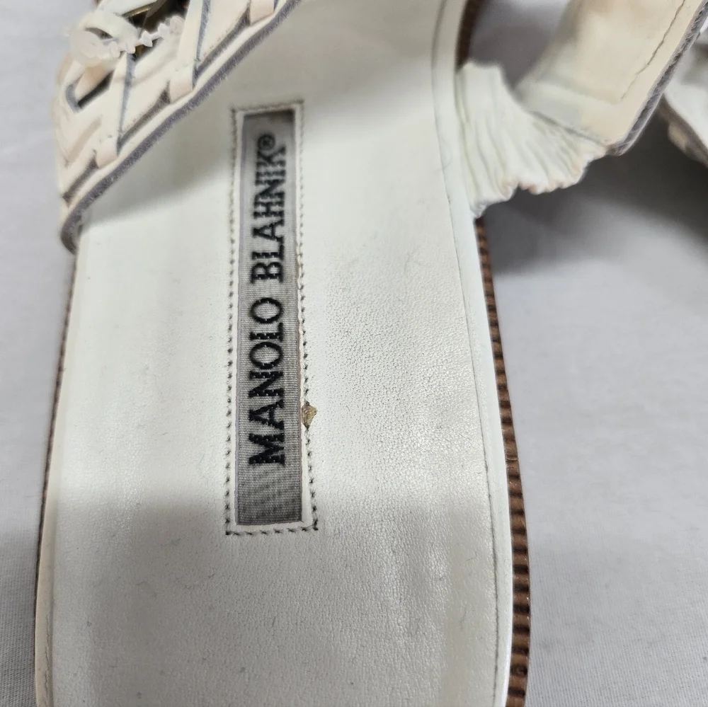 Manolo Blahnik Women's 40.5 White Toe Loop Leather Brass Chain Sandals - Picture 4 of 6